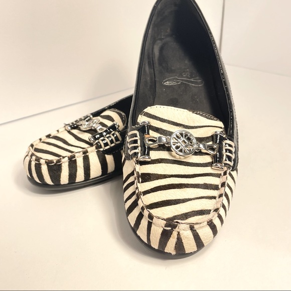 Aerosoles Nuwlywed Zebra Flats Silver Buckle Black Ivory Dyed Calf Hide SZ 7.5 - Picture 1 of 10